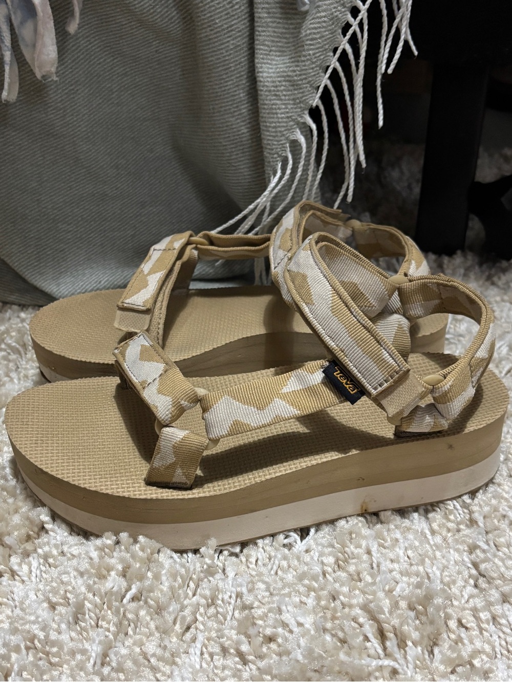 Teva women’s flat form universal sandal